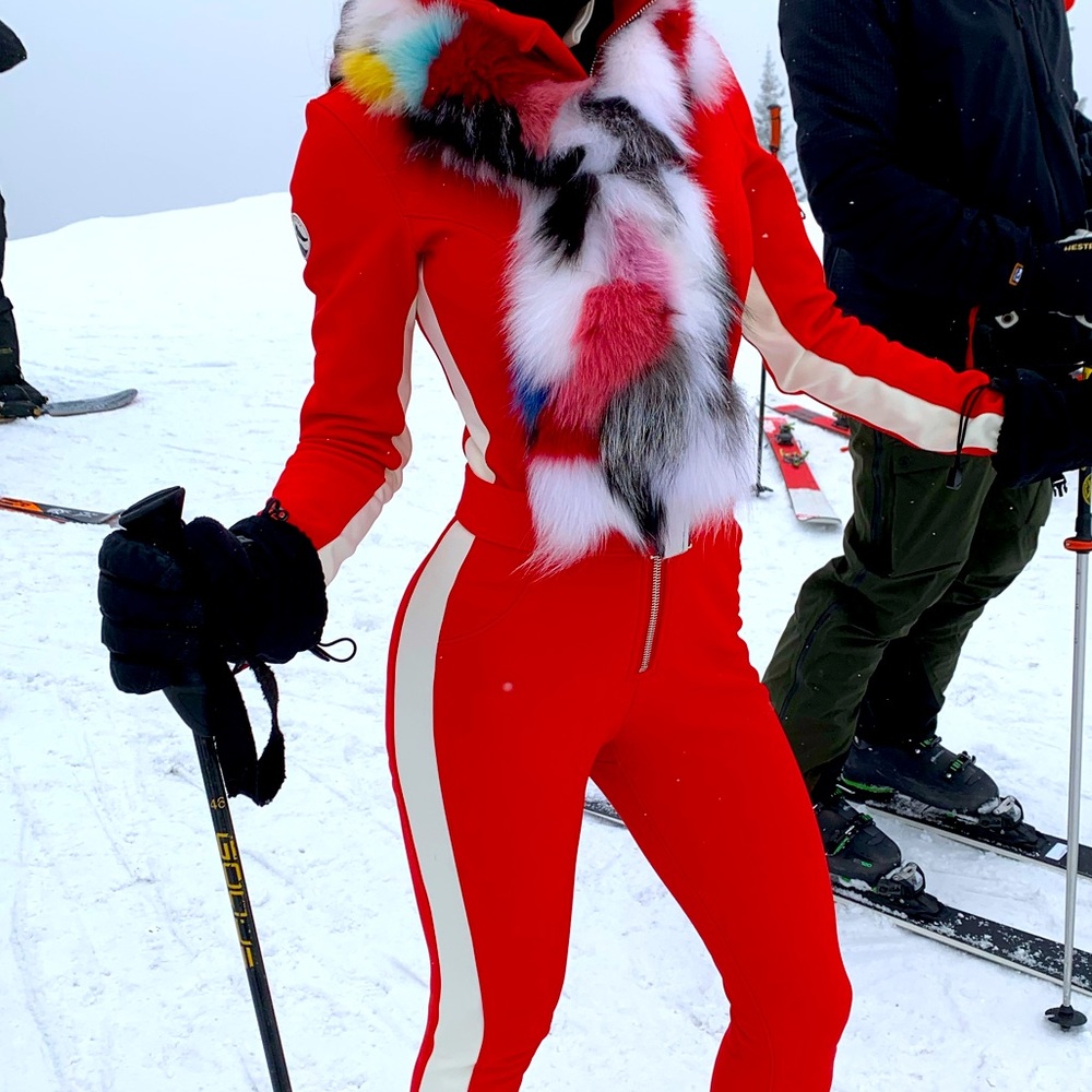 Córdova red ski suit. Size Smalll. Only worn a few times.